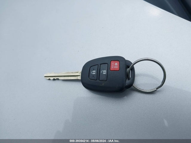 Toyota RAV4 LE 2016 2T3ZFREV2GW281884 Image 11