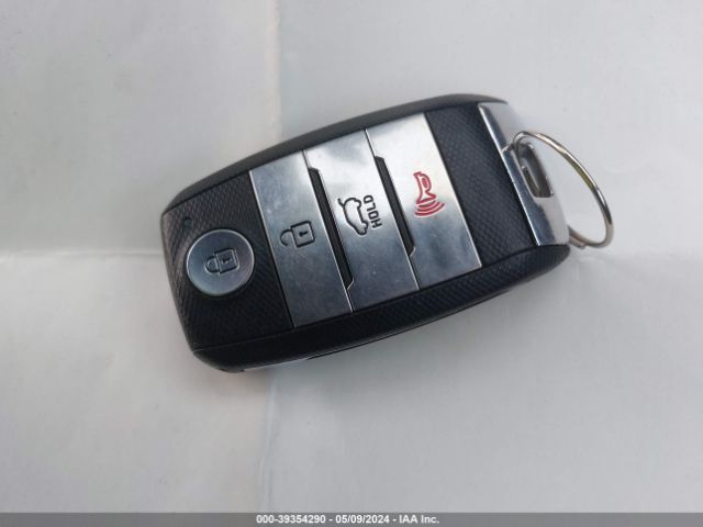KNDCC3LC2J5175902 KIA NIRO EX