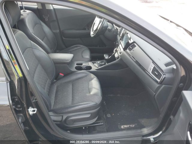 KNDCC3LC2J5175902 KIA NIRO EX