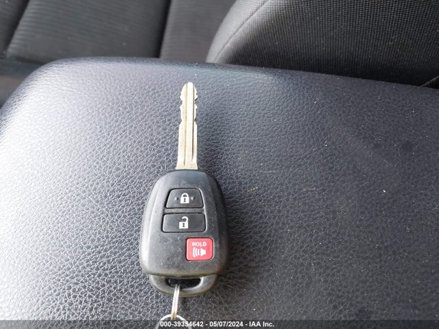 Toyota RAV4 LE 2018 JTMZFREV1JJ159197 Image 11