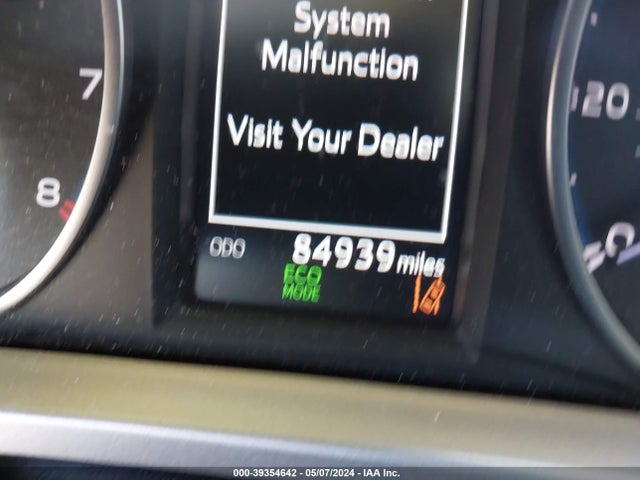 Toyota RAV4 LE 2018 JTMZFREV1JJ159197 Image 15