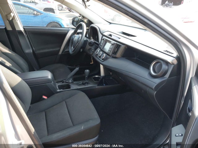 Toyota RAV4 LE 2018 JTMZFREV1JJ159197 Image 5