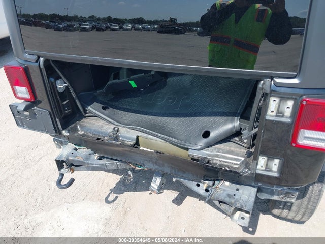 1C4BJWDG5HL716189 Jeep Wrangler Unlimited Sport 4x4