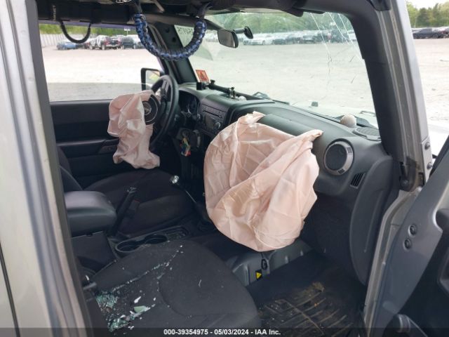 1C4BJWDG7FL613286 Jeep Wrangler Unlimited Sport