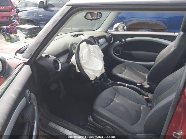 2008 MINI COOPER CLUBMAN WMWML33548TN66185 Photo 4