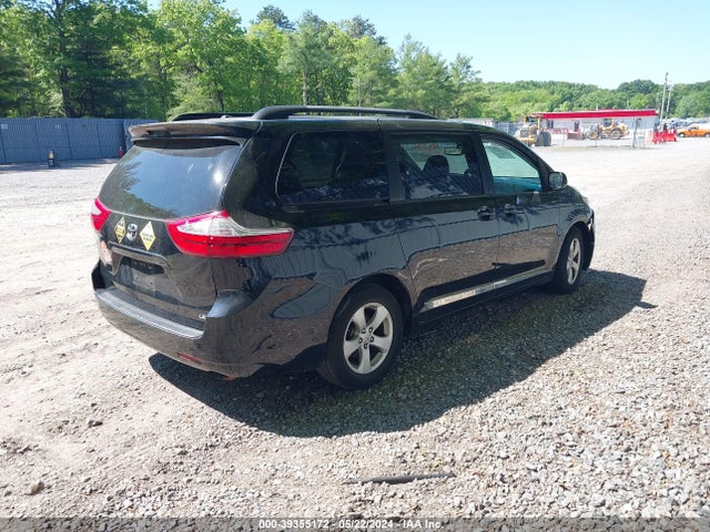 Toyota Sienna Le 8 Passenger 2017 5TDKZ3DC3HS786793 Image 4