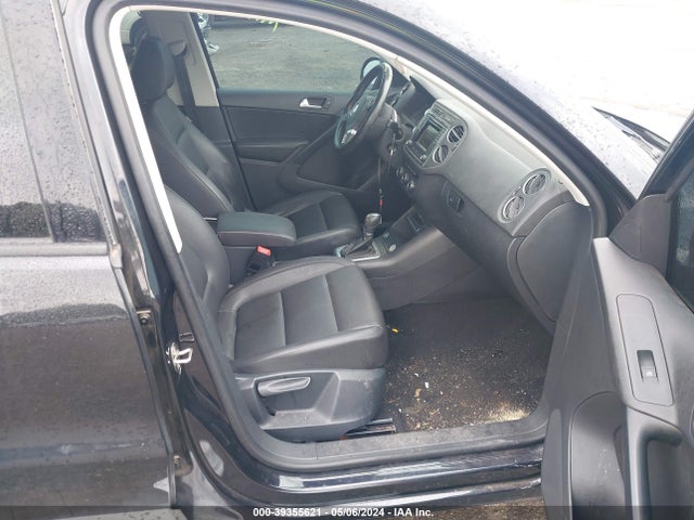 WVGAV7AX5GW573571 Volkswagen TIGUAN S