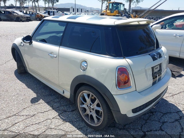 2008 MINI COOPER S WMWMF73538TV36870 Photo 2