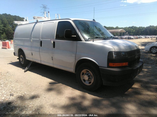 2018 1GCWGBFP7J1255780 main image