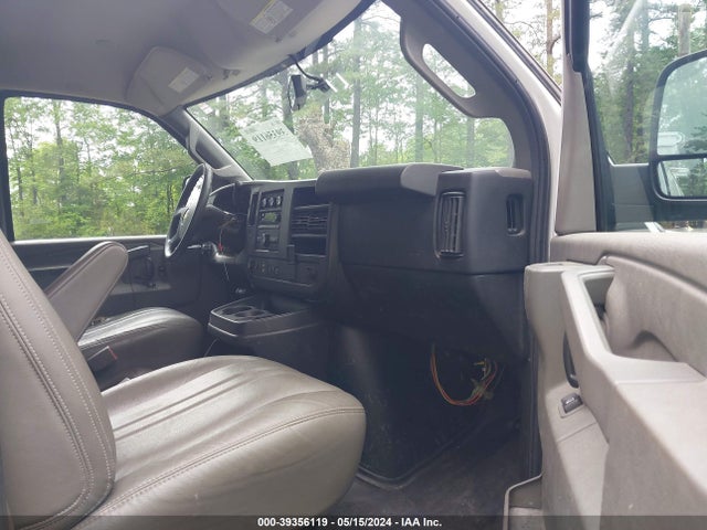 Chevrolet Express 2500 Work Van 2018 1GCWGBFP7J1255780 Image 5