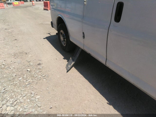 Chevrolet Express 2500 Work Van 2018 1GCWGBFP7J1255780 Image 6