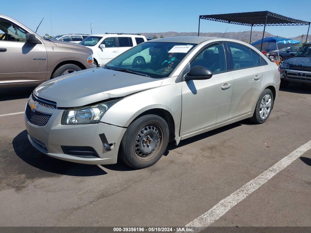Chevrolet Cruze Ls Auto 2014 1G1PA5SG9E7484664 Image 2