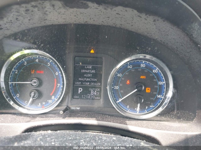 5YFBURHE7JP817927 Toyota COROLLA LE
