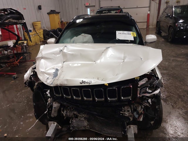 3C4NJDCB8HT658042 Jeep New Compass Limited 4x4
