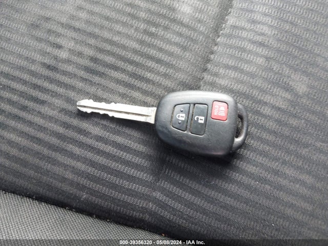 Toyota RAV4 LE 2017 2T3ZFREV7HW386695 Image 11