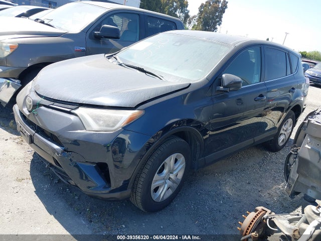 Toyota RAV4 LE 2017 2T3ZFREV7HW386695 Image 2