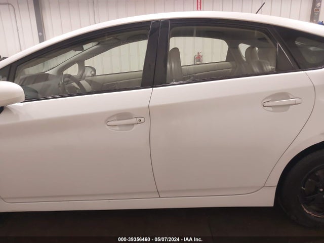 Toyota Prius Two 2015 JTDKN3DU7F0411977 Image 15