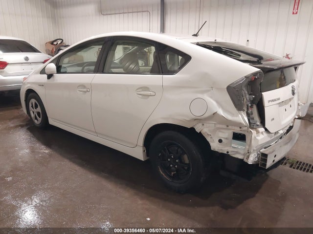 Toyota Prius Two 2015 JTDKN3DU7F0411977 Image 3