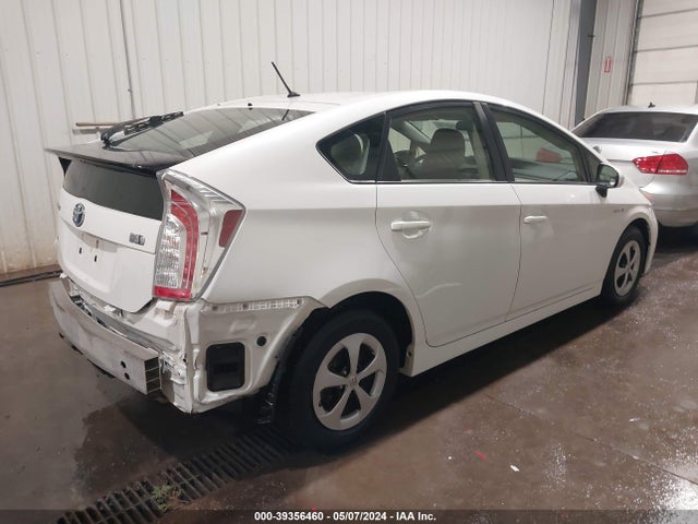 Toyota Prius Two 2015 JTDKN3DU7F0411977 Image 4