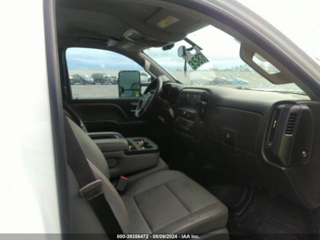 1GB0CUEG8HZ307061 Chevrolet Silverado 2500hd Wt