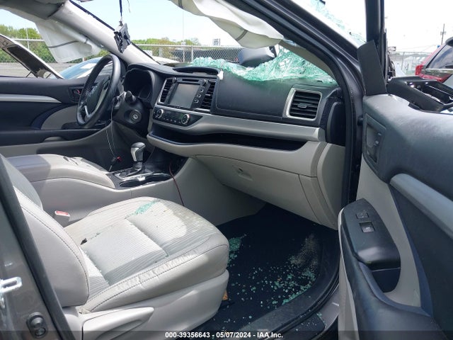 Toyota Highlander Le Plus 2017 5TDBZRFH0HS436033 Image 5