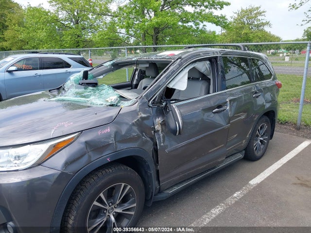 Toyota Highlander Le Plus 2017 5TDBZRFH0HS436033 Image 6
