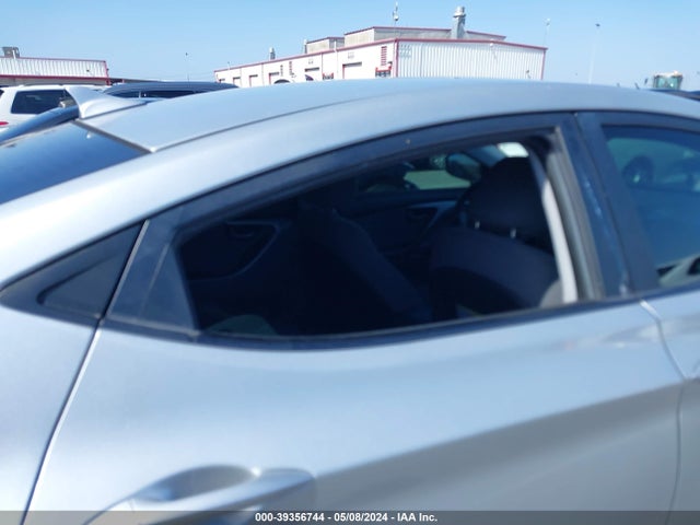Hyundai ELANTRA SE 2015 5NPDH4AE0FH572144 Image 17