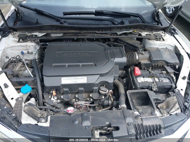 Honda Accord Touring 2016 1HGCR3F92GA009301 Image 10