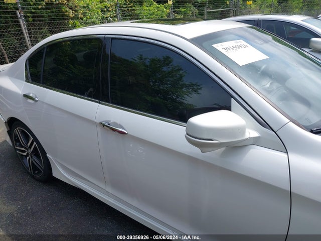 Honda Accord Touring 2016 1HGCR3F92GA009301 Image 13