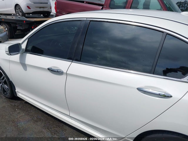 Honda Accord Touring 2016 1HGCR3F92GA009301 Image 14