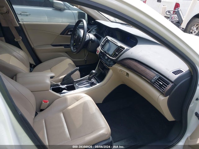 Honda Accord Touring 2016 1HGCR3F92GA009301 Image 5