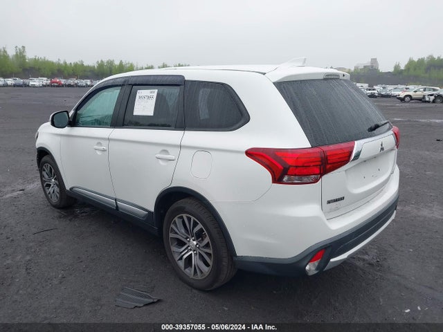 Mitsubishi Outlander Se 2017 JA4AZ3A34HZ020306 Image 3