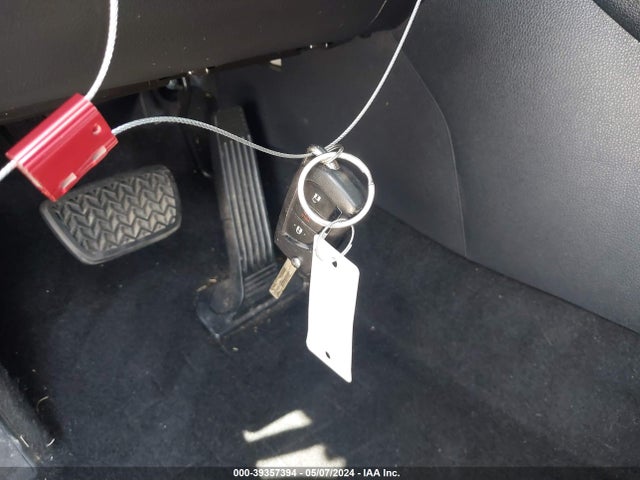 Toyota RAV4 LE 2019 JTMH1RFV6KJ006342 Image 11