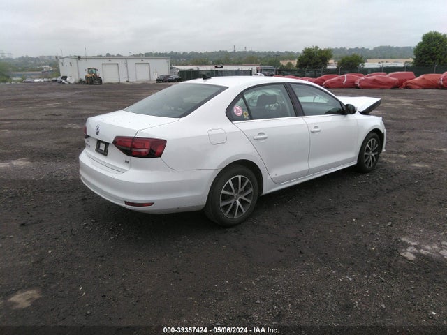 3VWDB7AJ8JM240467 Volkswagen Jetta 1.4t Se/1.4t Wolfsburg Edition