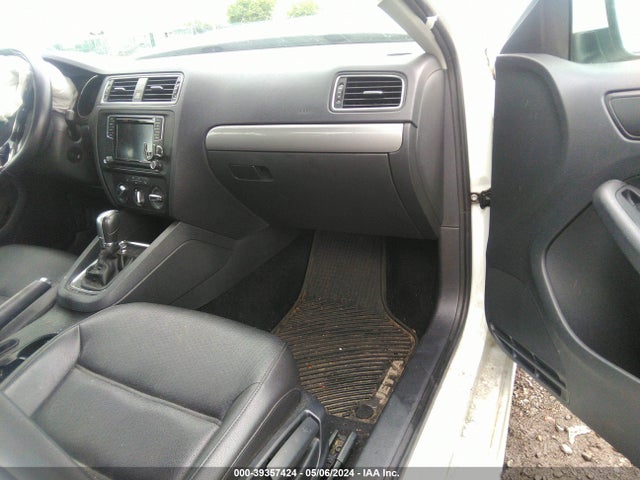 3VWDB7AJ8JM240467 Volkswagen Jetta 1.4t Se/1.4t Wolfsburg Edition