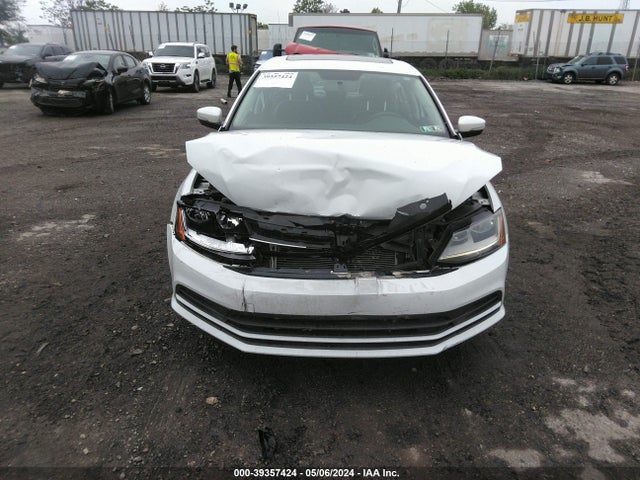 3VWDB7AJ8JM240467 Volkswagen Jetta 1.4t Se/1.4t Wolfsburg Edition
