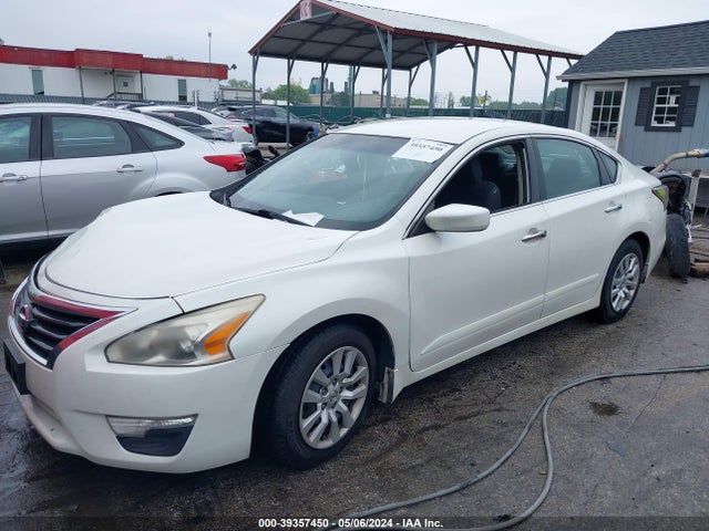 Nissan Altima 2.5 S 2015 1N4AL3AP0FC177749 Image 2
