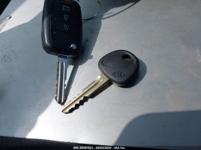 3KPFK4A79HE014053 KIA FORTE LX