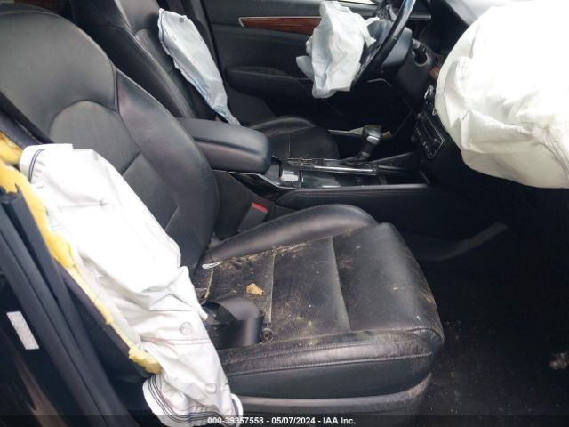 KNALC4J18H5061661 KIA Cadenza Premium