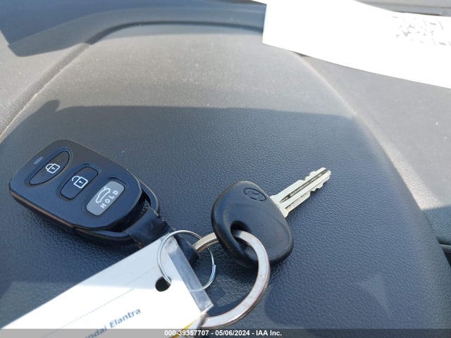 Hyundai ELANTRA SE 2018 5NPD74LF2JH317450 Image 11