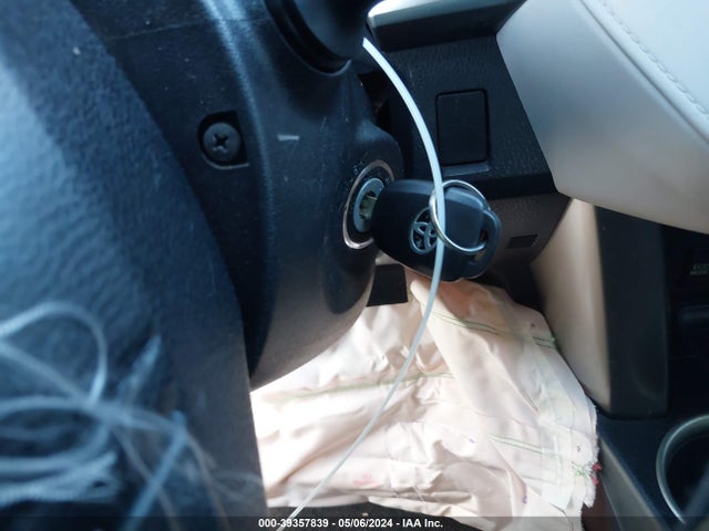 Toyota RAV4 LE 2014 JTMZFREV8EJ002630 Image 11