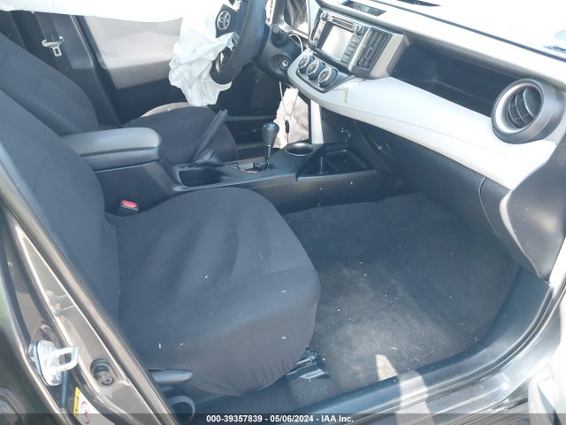 Toyota RAV4 LE 2014 JTMZFREV8EJ002630 Image 5