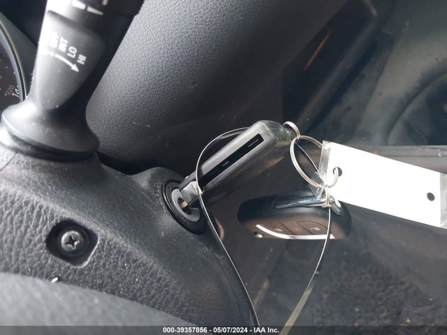 Toyota C-HR LE 2021 JTNKHMBX8M1096331 Image 11