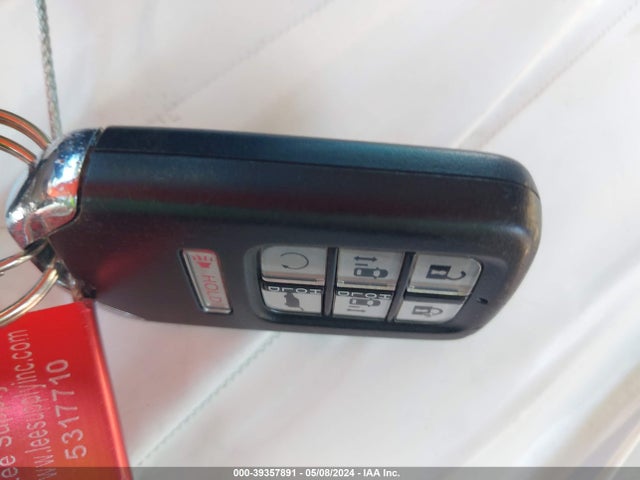 Honda Odyssey Touring 2018 5FNRL6H80JB003673 Image 11