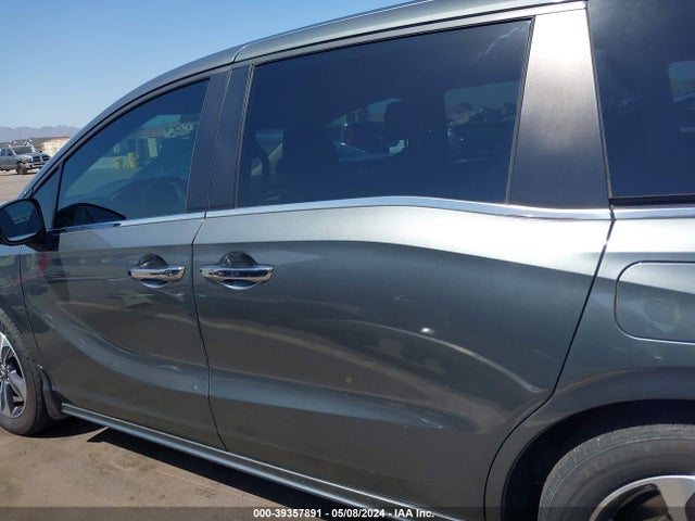 Honda Odyssey Touring 2018 5FNRL6H80JB003673 Image 15