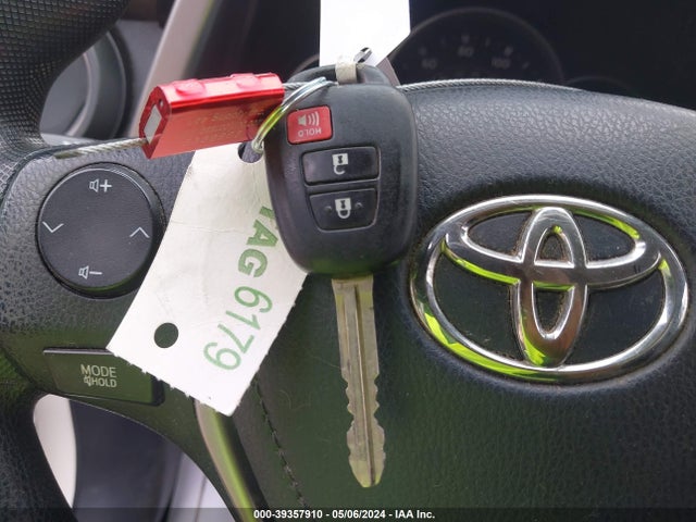 Toyota RAV4 LE 2016 JTMZFREV4GJ094404 Image 11