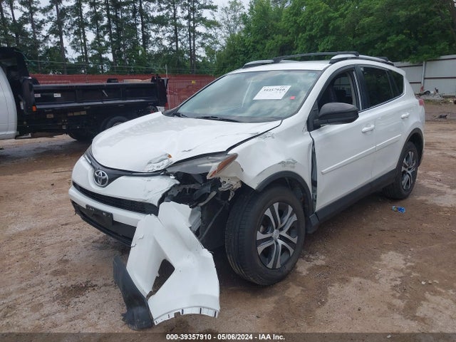 Toyota RAV4 LE 2016 JTMZFREV4GJ094404 Image 2