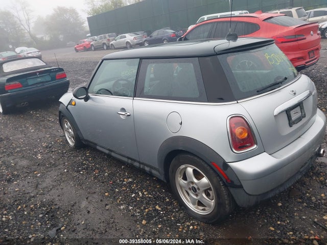 2007 MINI COOPER WMWMF33567TU63582 Photo 2