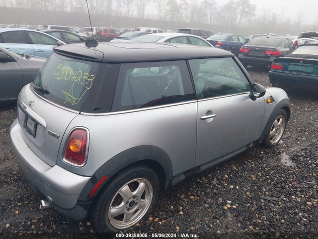 2007 MINI COOPER WMWMF33567TU63582 Photo 3