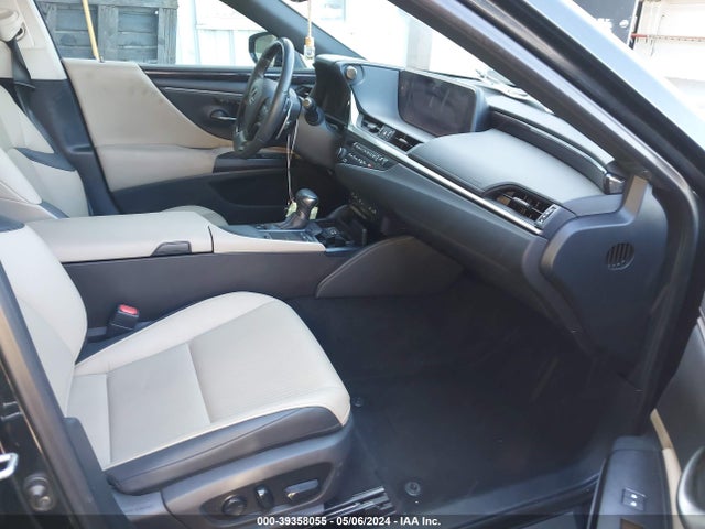 58AD21B11LU008472 Lexus ES 300H